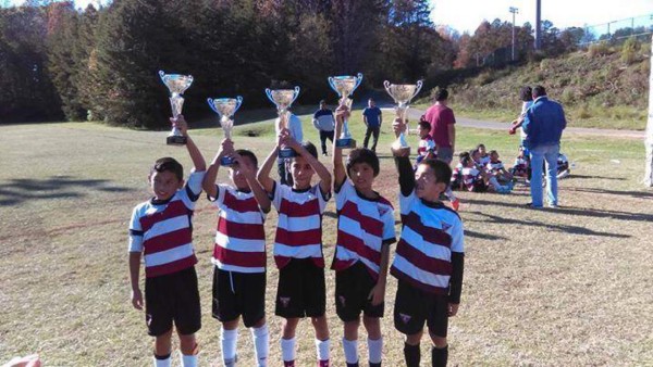 Así es Luis Cálix, el hondureño que venció a la muerte para formar campeones