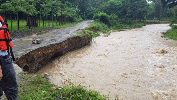 ¡Inundaciones, evacuaciones y rescates! Huracán Eta descarga su furia en territorio hondureño