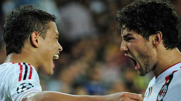 Milan arañó un empate de último minuto en casa del campeón .