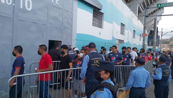 Así se vivó el minuto a minuto del empate entre Motagua y Olimpia por la semifinal de ida en Liga Concacaf