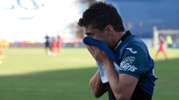 VIDEO: Varela se va expulsado y llorando tras anotarle al Savio