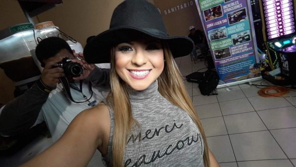 Las fotos más sensuales de Diana Calderón, una de las periodistas más lindas de El Salvador