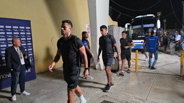 Llegada de Honduras al National Stadium. Foto cortesía TVC.