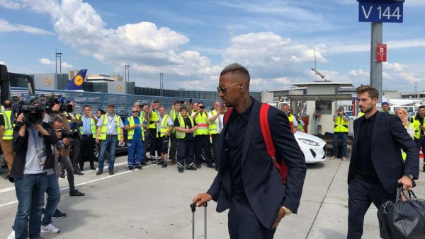 EN FOTOS: La amargura y frustración de la selección de Alemania al llegar a Frankfurt