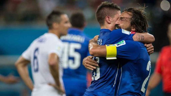 La carrera de Pirlo y Xavi en imágenes