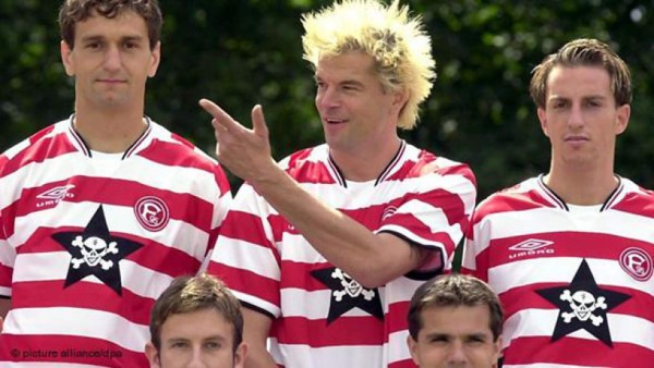 Las bandas musicales de rock que han patrocinado equipos de fútbol