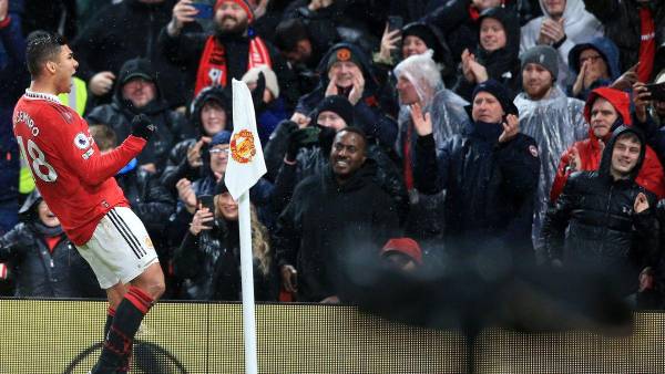 Casemiro anotó el primer tanto del encuentro para los Reds Devils.