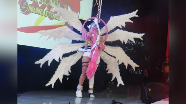 El cosplay de Angewomon del que Aria se siente extremadamente orgullosa por lo impresionante de su acabado.