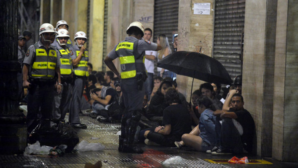 Policía brasileña arrestó y liberó a 230 manifestantes contra el Mundial