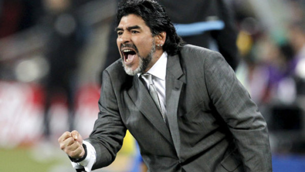 Afa ofrecerá a Diego Maradona seguir