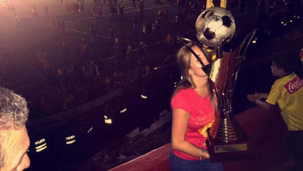 ¡Bellísima! Mary Escalante la hermosa periodista tica seguidora del Herediano