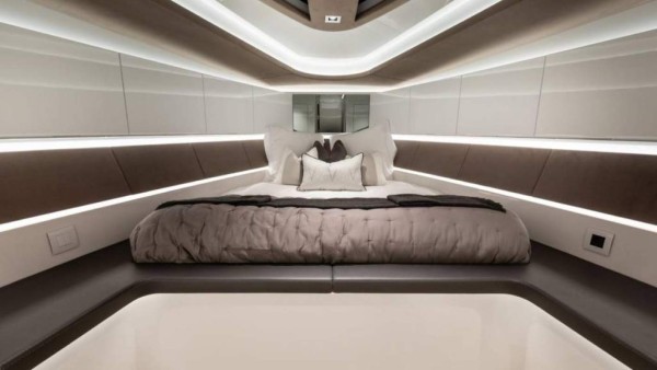 Wajer 55, el ostentoso yate de la Familia Real holandesa que también posee la estrella de la NFL Tom Brady