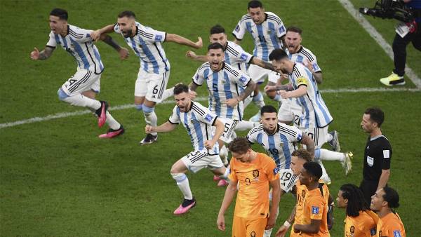 Argentina y Países Bajos protagonizaron un caliente choque en los cuartos de final.