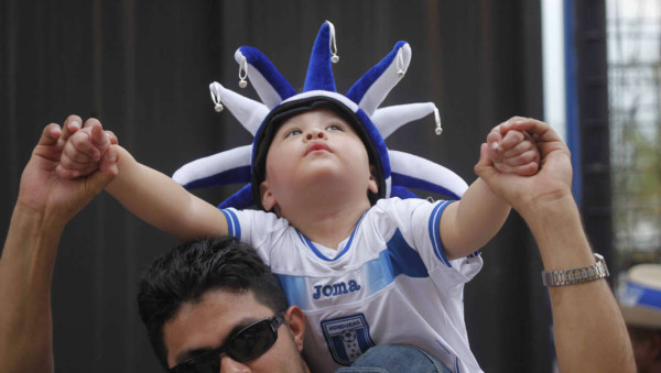 ¡La afición hondureña llenó el estadio Olímpico! .