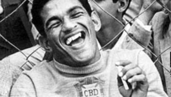 Futbolistas que perdieron su fortuna por los excesos y las mujeres