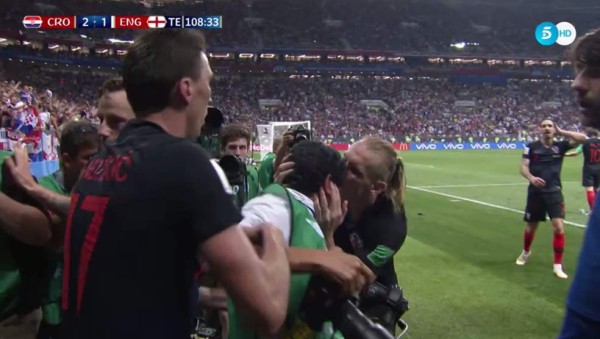 La tristeza y desilusión de Inglaterra; croatas celebraron con fotógrafo salvadoreño