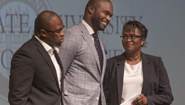 Mayron Rolle, exjugador de la NFL, ahora como médico lucha contra el coronavirus
