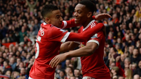 Martial mantiene con vida al Manchester United en la Premier League