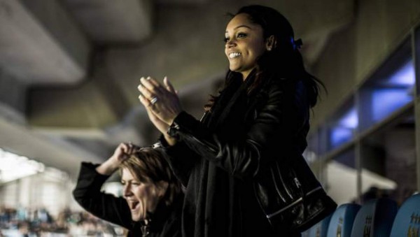 Así es Carla, la chica a la que consciente Vincent Kompany con el FIFA 16