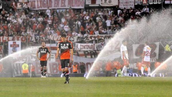 Joseph Blatter confundió a River y le llueven burlas en redes sociales