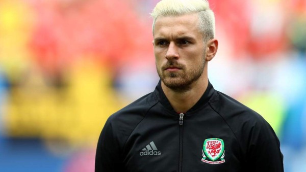 En fotos: Los futbolistas que se han teñido el pelo de rubio