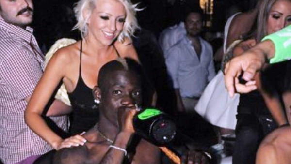 Futbolistas que perdieron su fortuna por los excesos y las mujeres