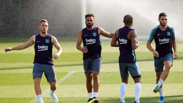 MERCADO: Real Madrid suma dos delanteros; Barcelona oficializará dos salidas