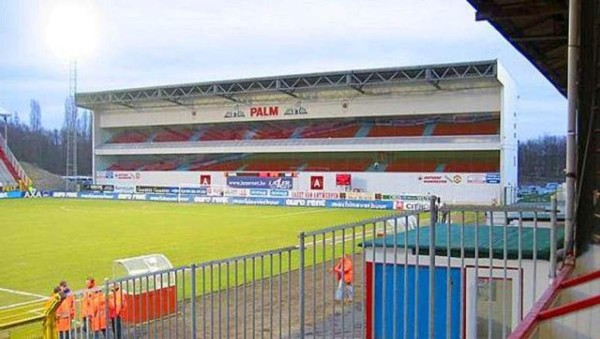 Así son los estadios por el mundo que han sido criticados por su diseño