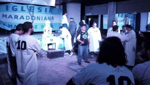 FOTOS: Así celebró la iglesia 'Maradoniana' el cumpleaños 59 de Diego, conoce sus diez mandamientos&nbsp;&nbsp;&nbsp;