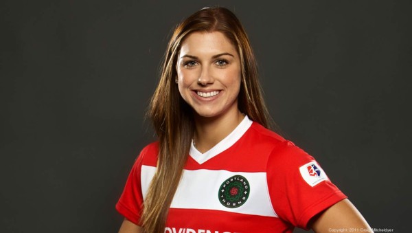 Alex Morgan celebra sus 30 años con la clasificación de Estados Unidos a la Final del Mundial Femenino