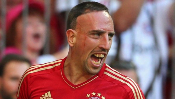 Estos son los 10 futbolistas que triunfaron pese a sus tragedias