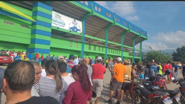 En menos de horas se agotó la vental oficial en taquilla para el Olancho vs Olimpia. FOTO: Cortesía