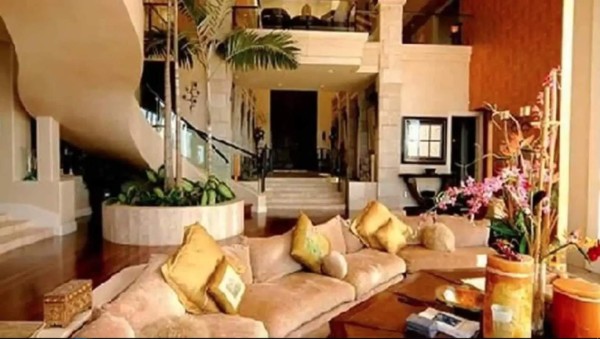 La mansión de 47 millones donde pasa la cuarentena Tiger Woods en Florida