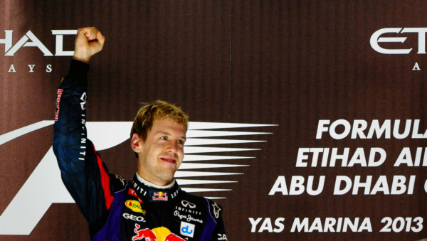 Vettel estrenó su título mundial con un aplastante triunfo.