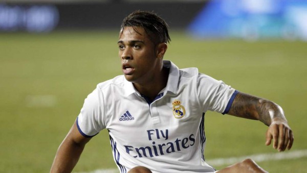 ¡Desbandada! Estos son los 10 futbolistas que se irían de Real Madrid