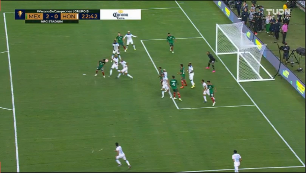Nadie lo marcó: Honduras se duerme y deja solo a Luis Romo para que empujara el 2-0 de México en Copa Oro