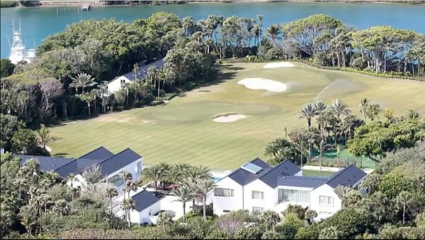 La mansión de 47 millones donde pasa la cuarentena Tiger Woods en Florida