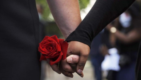 Dolor, lágrimas y homenaje: Las últimas y desgarradoras imágenes del funeral de George Floyd