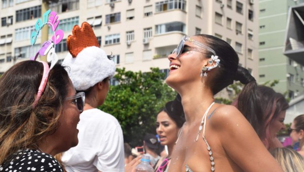 El sensual y atrevido vestido de Bruna Marquezine en el carnaval Brasil