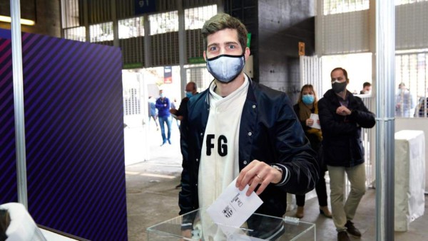 ¿Quién acompañó a Messi? y foto del recuerdo: Así votaron los futbolistas en las elecciones de Barcelona &nbsp;&nbsp;&nbsp;