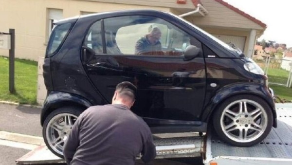 Los autos más humildes que poseen algunos futbolistas estrellas