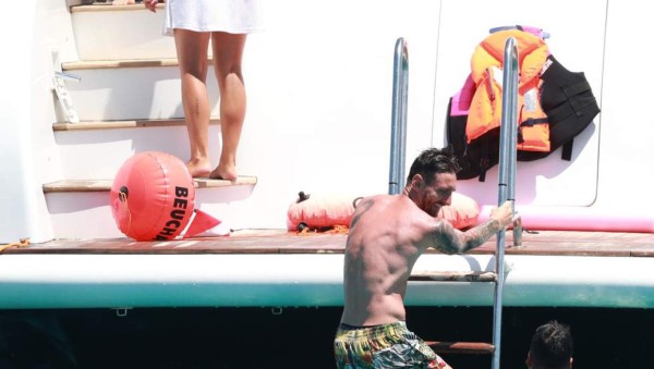 Como todo un rey: Así disfruta Messi de sus vacaciones en Ibiza, Antonela Roccuzzo deslumbra