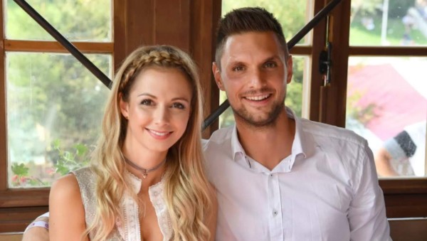 La preciosa novia de Mario Götze eclipsa a todos en el Okotoberfest