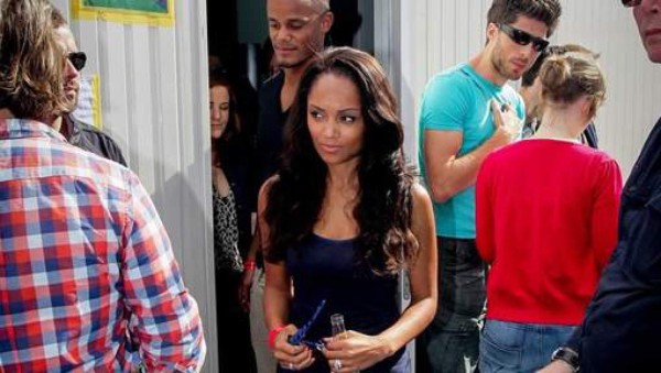 Así es Carla, la chica a la que consciente Vincent Kompany con el FIFA 16