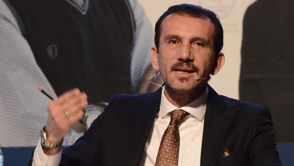 ¿Qué fue de Rustu Recber, el turco que llegó como estrella y se ''estrelló'' en el Barcelona?