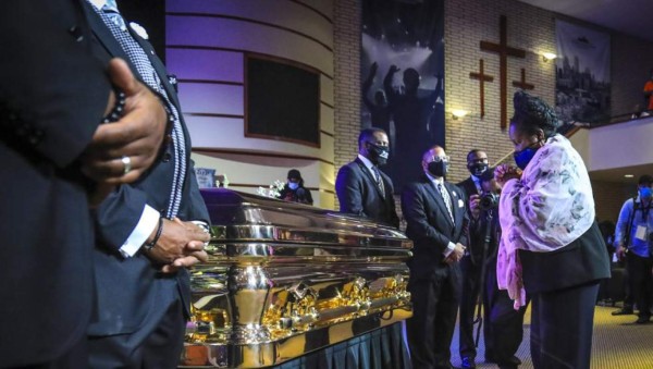 Dolor, lágrimas y homenaje: Las últimas y desgarradoras imágenes del funeral de George Floyd