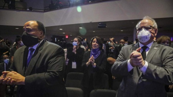 Dolor, lágrimas y homenaje: Las últimas y desgarradoras imágenes del funeral de George Floyd