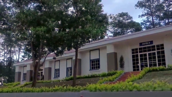 Homenaje a Chelato Uclés: la cancha sintética del hotel de la 'H' en Siguatepeque llevará su nombre