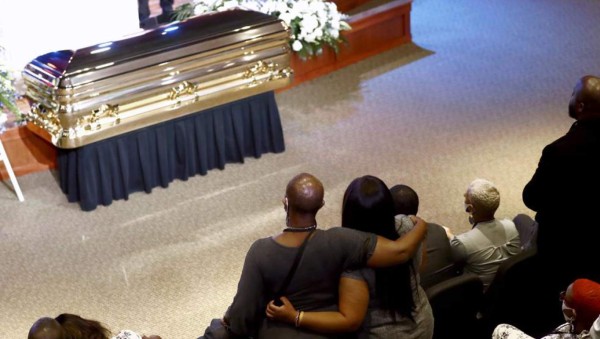 Dolor, lágrimas y homenaje: Las últimas y desgarradoras imágenes del funeral de George Floyd