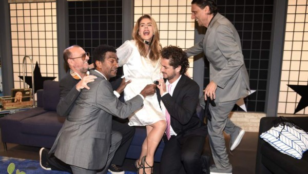 Maite Proença, actriz y presentadora de TV, se desnuda por ascenso del Botafogo